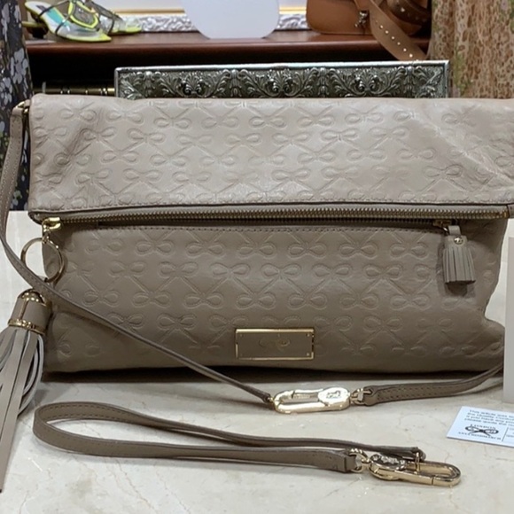 ANYA HINDMARCH LEATHER SIGNATURE EMBOSSED BOWS CROSSBODY BAG IN TAUPE - Picture 2 of 14